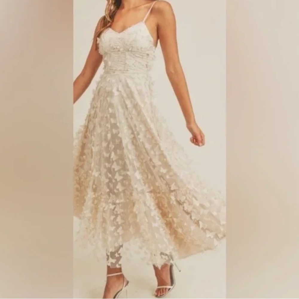 Elegant Lace Midi Dress in Cream